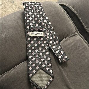 CHERESKIN Geometrictie black & pink classic pattern.